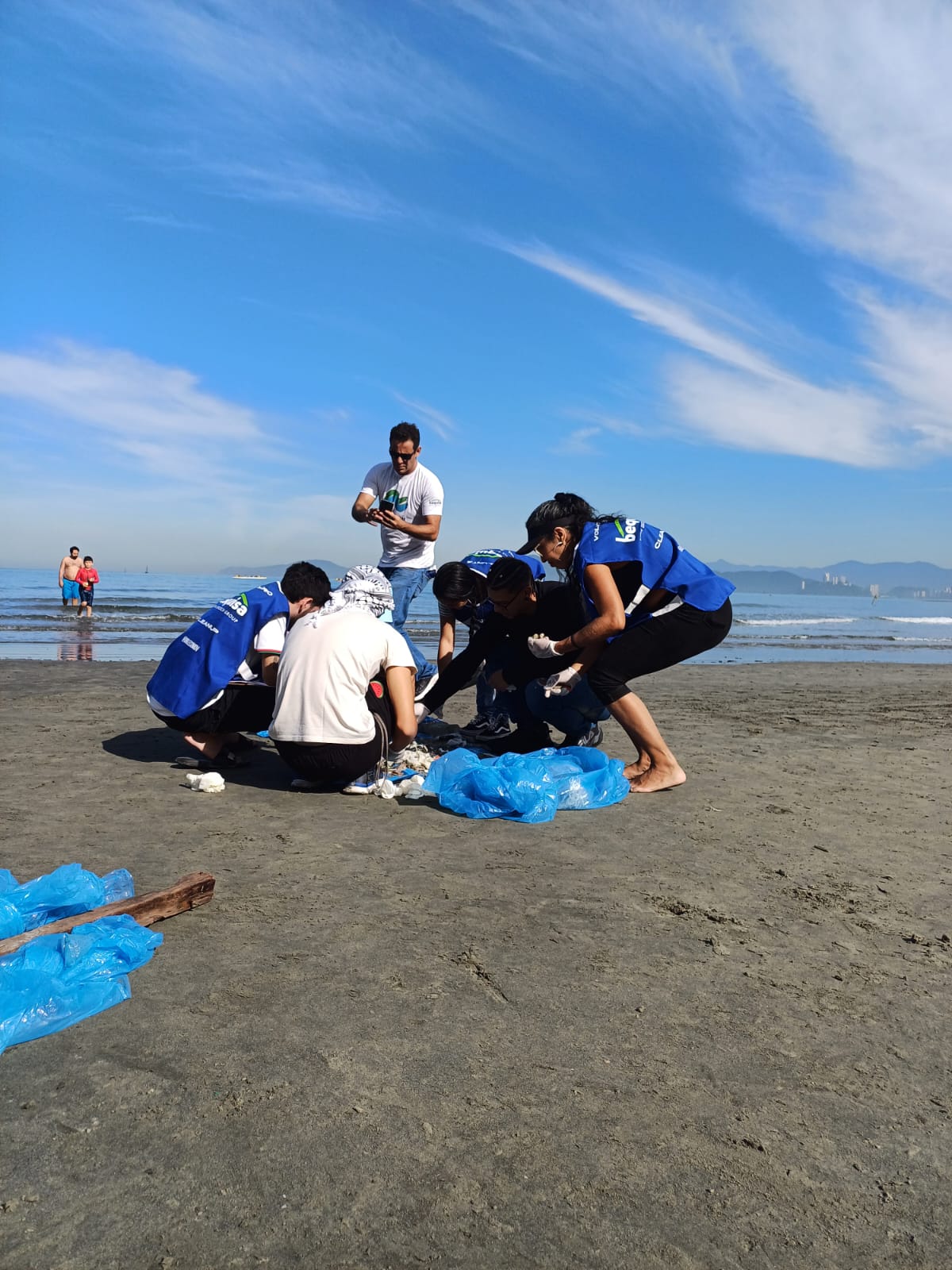 Mutirão de limpeza acontece neste sábado na praia do José Menino