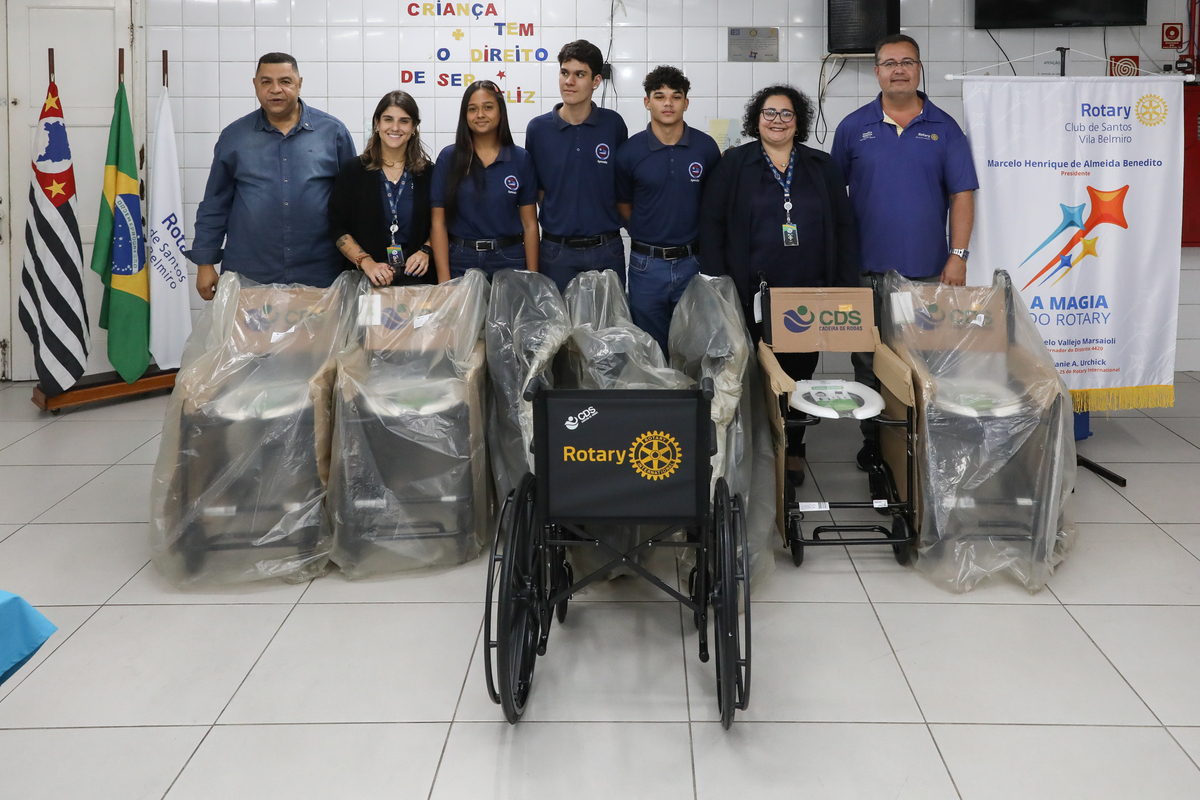 ‘Recicla Camps’ entrega quatro cadeiras de rodas ao Rotary Club Vila Belmiro